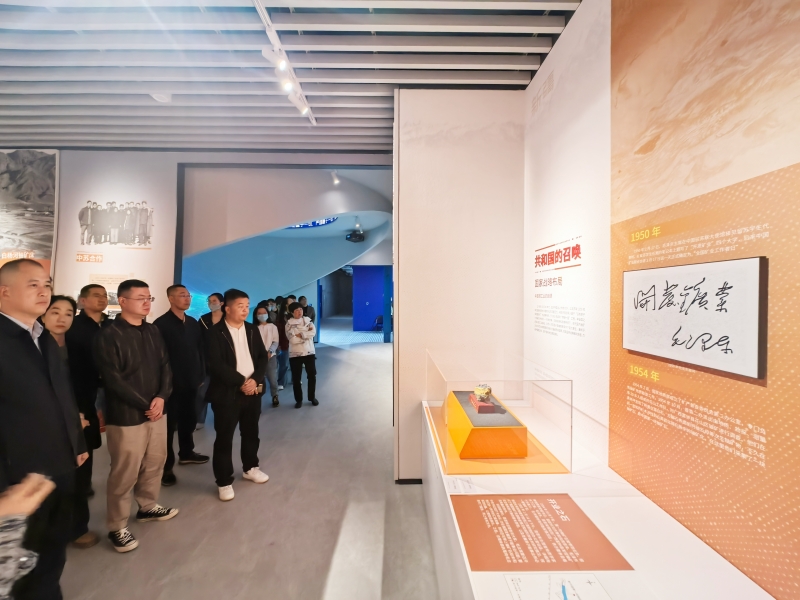 华球nba组织参观集团公司企业文化展馆